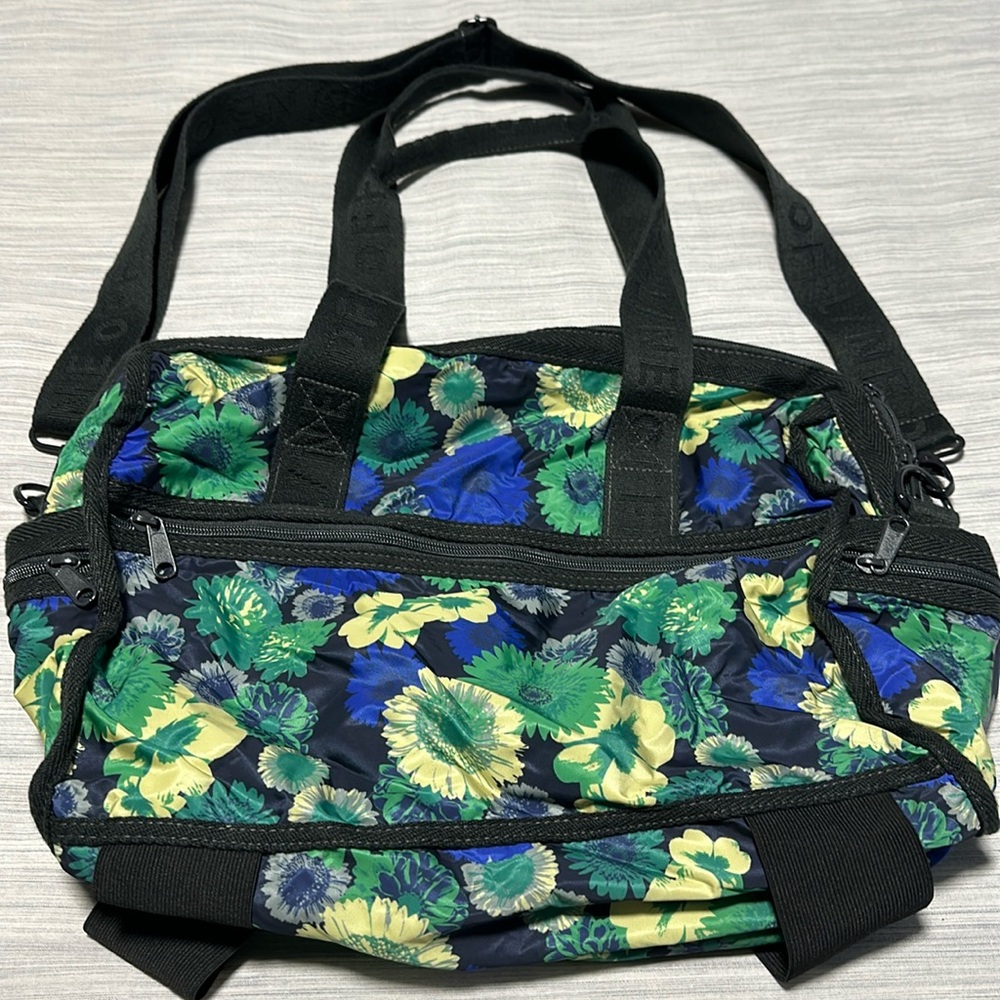 Aerie yogo or gym bag with cute floral details